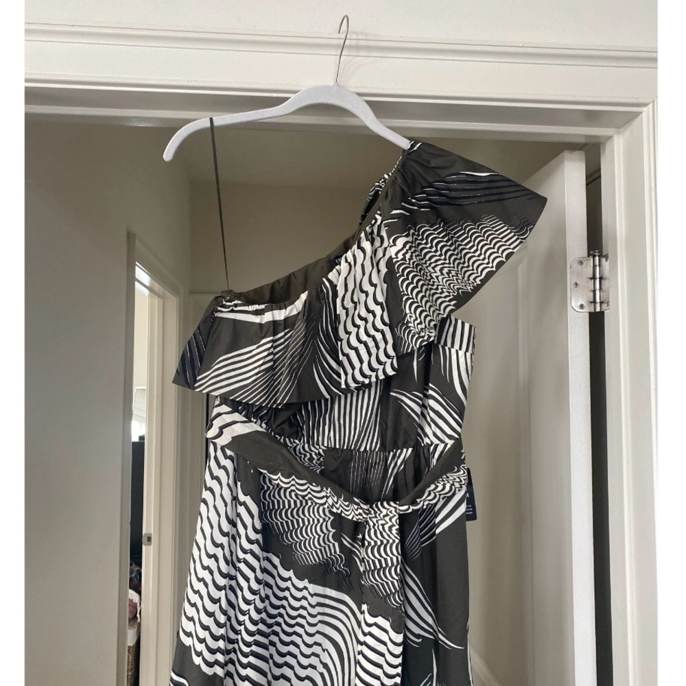 Express Olive and White One-Shoulder Maxi Dress - Picture 5 of 16